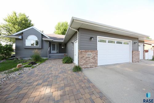 5015 E Newcastle St Street, Sioux Falls, SD, 57110 | Card Image