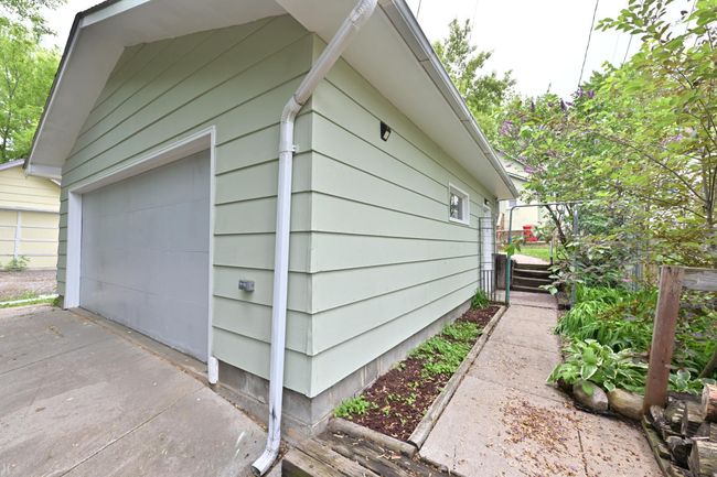 GARAGE AND SIDEWALK | Image 28