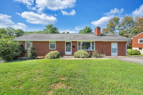 810 Pinecrest Ave, Bedford, VA, 24523-3518 | Card Image