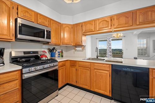 62 Amethyst Ln, Paterson, NJ, 07501-3361 | Card Image