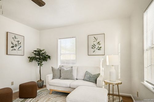 736 Salinas St, Seguin, TX, 78155-5430 | Card Image