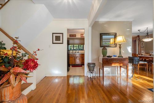 86 Caffrey Ave, Bethpage, NY, 11714-1433 | Card Image