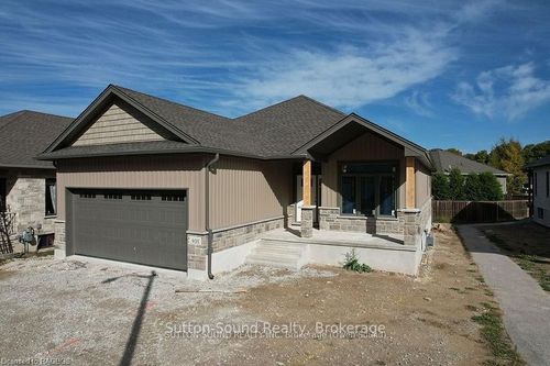 401 6th Ave W, Owen Sound, ON, N4K6K7 | Card Image