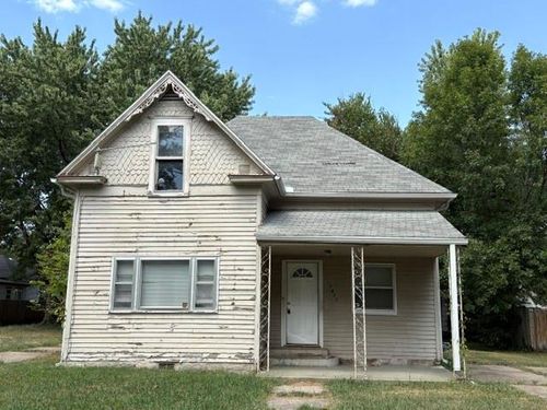 2423 Stevens Ave, Parsons, KS, 67357-2542 | Card Image