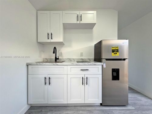rear-9255 Sw 43rd Ter, Miami, FL, 33165-5214 | Card Image