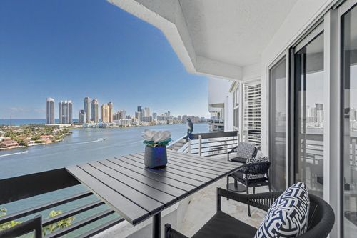 ph16-3600 Mystic Pointe Dr, Aventura, FL, 33180-2564 | Card Image
