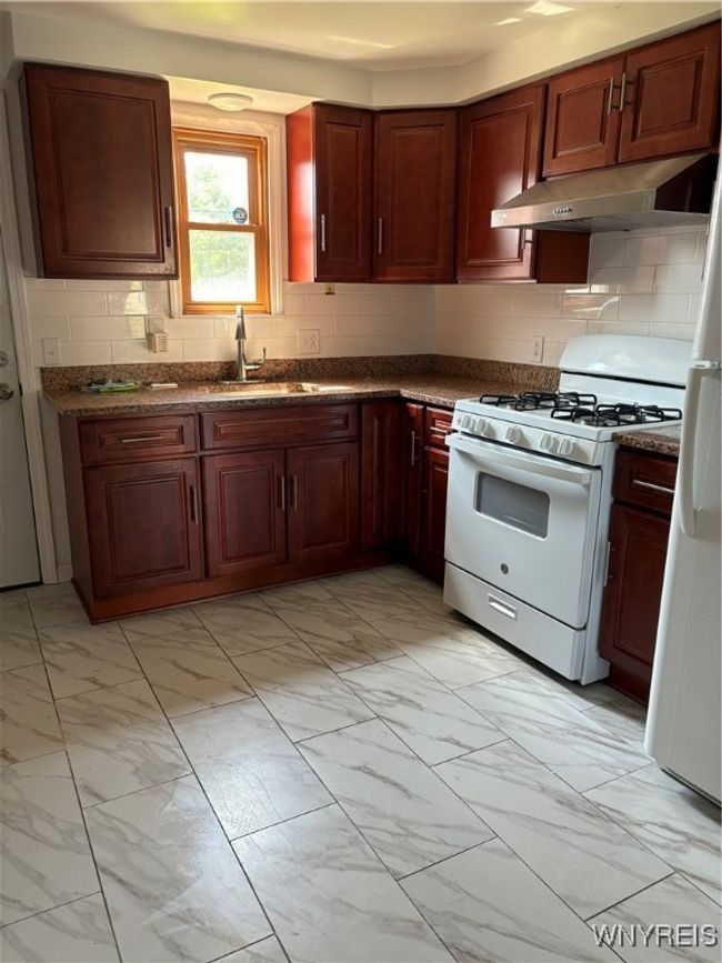366 Carmen Rd, Condo with 3 bedrooms, 2 bathrooms and null parking in Amherst NY | Image 8