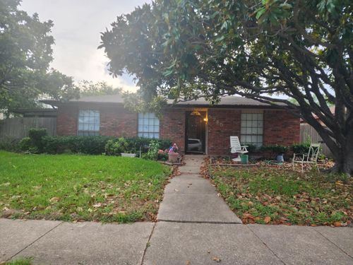 5705 Kerry Ln, Garland, TX, 75043-6447 | Card Image