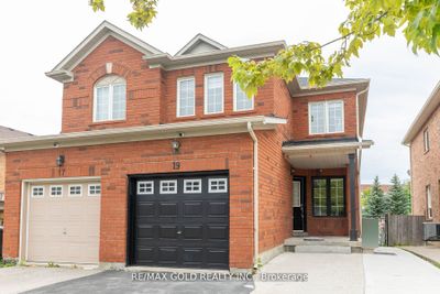 19 Thunderbird Trail, Home with 3 bedrooms, 3 bathrooms and 3 parking in Brampton ON | Image 2