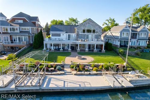 12363 Margaret Dr, Fenton, MI, 48430-8850 | Card Image