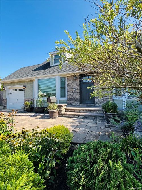 110 Roxbury Dr, Commack, NY, 11725-1336 | Card Image