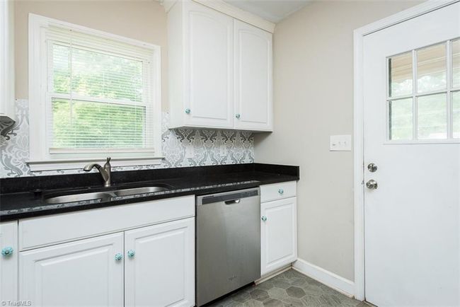 1011 W Wendover Ave, House other with 2 bedrooms, 2 bathrooms and null parking in Greensboro NC | Image 16