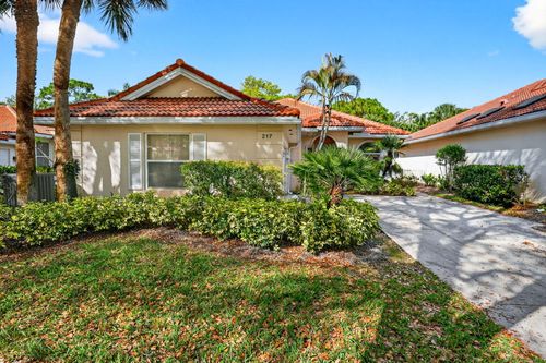 217 E Tall Oaks Cir, Palm Beach Gardens, FL, 33410-4451 | Card Image