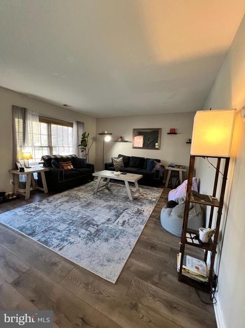 8 Barry Dr, MANTUA, NJ, 08051-1170 | Card Image