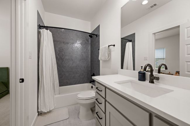 1002 Meadow Bend Loop N, House other with 4 bedrooms, 5 bathrooms and null parking in Grapevine TX | Image 28