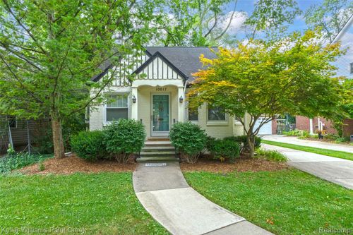 10017 Hart Ave, Huntington Woods, MI, 48070-1125 | Card Image
