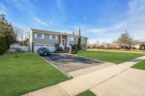 108 Hayrick Ln, Commack, NY, 11725-1523 | Card Image