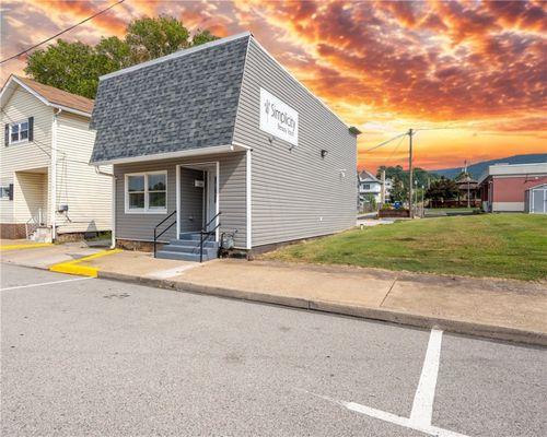 106 E 1st Ave, Derry, PA, 15627-1926 | Card Image