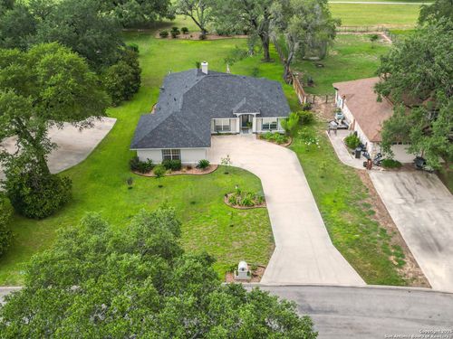 510 Jack Nickolaus Dr, Devine, TX, 78016-1018 | Card Image