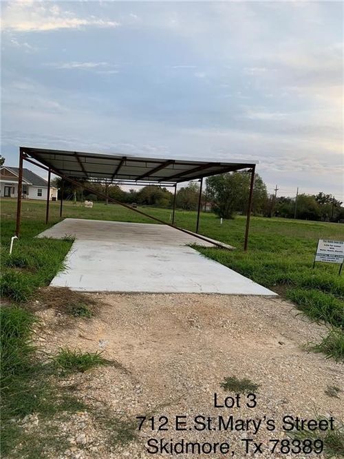 712 E St Marys St, Skidmore, TX, 78389 | Card Image