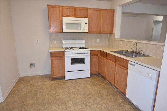 22811 Twisting Pine Dr, House other with 4 bedrooms, 2 bathrooms and 2 parking in Spring TX | Image 7