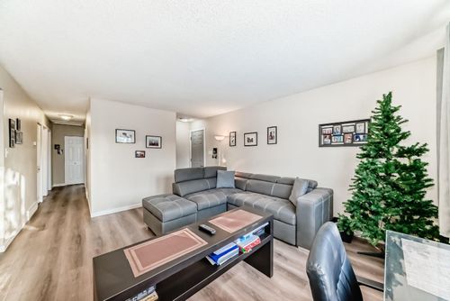 3221 32a Ave Se, Calgary, AB, T2B0J6 | Card Image