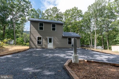 15681 Mountain Rd, Fort Loudon, PA, 17224-9752 | Card Image