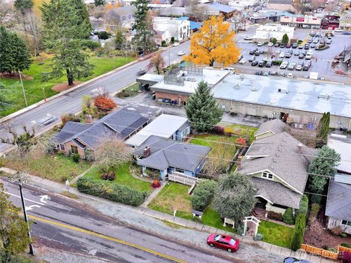 30 Se Bush St, Issaquah, WA, 98027-3807 | Card Image