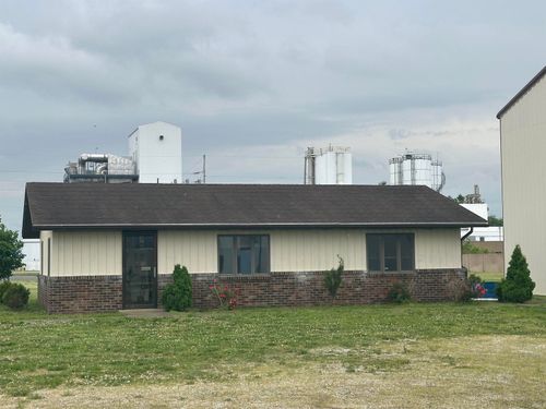 417 W Division St, Remington, IN, 47977-8715 | Card Image