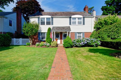 21 Travers Street, North Hempstead, NY, 11030 | Card Image