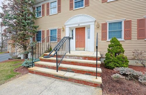 unit-2-2-20-2 America Way, Salem, MA, 01970-6653 | Card Image