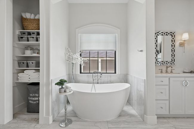 Free standing tub | Image 28