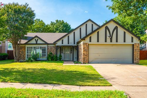 404 Spencer Cir, Grand Prairie, TX, 75052-3344 | Card Image