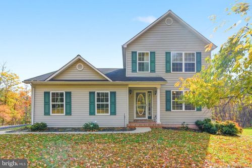 24 Greenoak Ln, Berkeley Springs, WV, 25411-6691 | Card Image