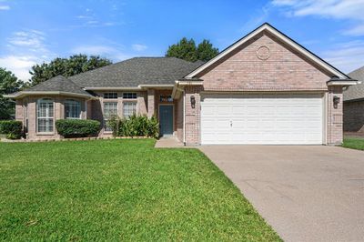 301 Vera Drive, House other with 3 bedrooms, 2 bathrooms and null parking in Burleson TX | Image 1