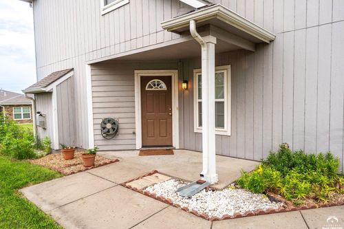 2418 Surrey Dr, Lawrence, KS, 66046-5521 | Card Image