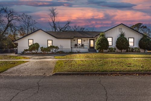 515 W Delaware St, Tahlequah, OK, 74464-3613 | Card Image