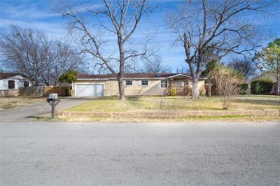 429 Ashley Lane, House other with 3 bedrooms, 2 bathrooms and null parking in Roanoke TX | Image 1