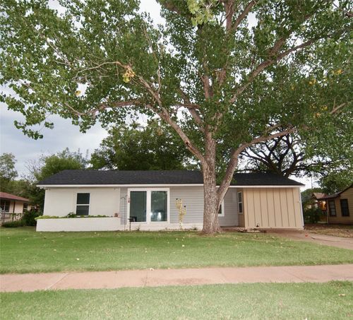 1352 Hillcrest Dr, Graham, TX, 76450-4416 | Card Image
