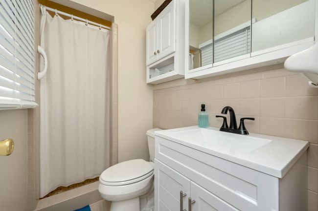 En-Suite Bath | Image 23