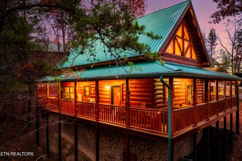 2017 Smoky Cove Rd, Sevierville, TN, 37876-3508 | Card Image