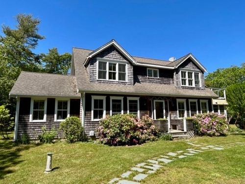 2 Paddock Cir, Chilmark, MA, 02535-2307 | Card Image