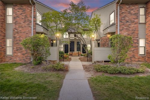 20745 Indian Creek Dr, Farmington Hills, MI, 48335-5502 | Card Image
