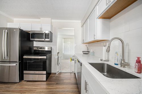 28291 Suburban Dr, Warren, MI, 48088-7850 | Card Image