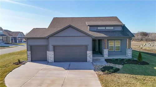24897 W 145th Pl, Olathe, KS, 66061-5207 | Card Image