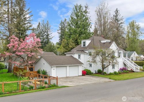 8325 Mountain Avenue Se, Snoqualmie, WA, 98065 | Card Image