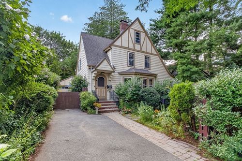 107 Park Ave, Arlington, MA, 02476-5815 | Card Image