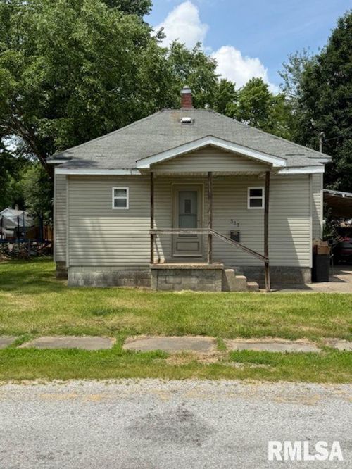 313 E 4th St, West Frankfort, IL, 62896-2103 | Card Image
