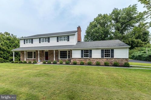 38 Chestnut Valley Dr, Doylestown, PA, 18901-2217 | Card Image