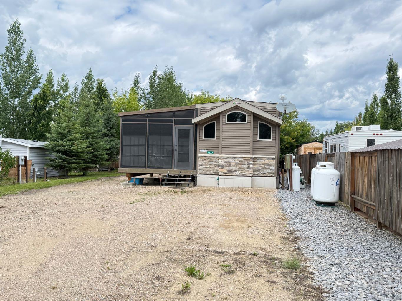 Residential in Lac Des Iles 2